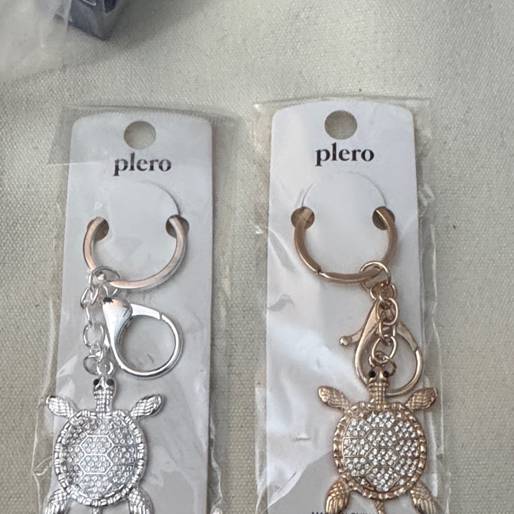 Plero Turtle Keychain - Silver and Gold - pick one - Picture 2 of 3